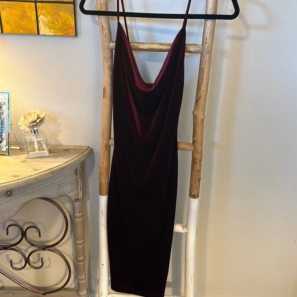 Lulus burgundy velvet midi dress